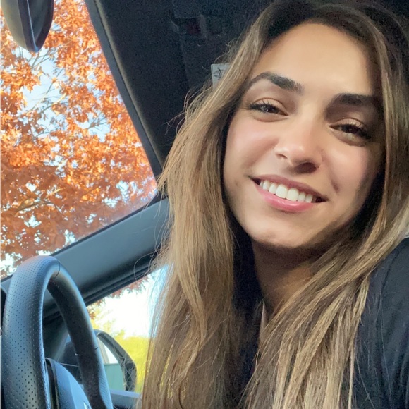 Meet your Posher, Maria - Picture 2 of 3